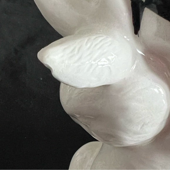 MacKenzie-Childs White Rabbit Ceramic Climbing Bunnies Vase. 1 small flaw. 🐰 - Picture 15 of 16